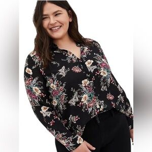 Torrid Women’s Floral Button Up Top Size 2